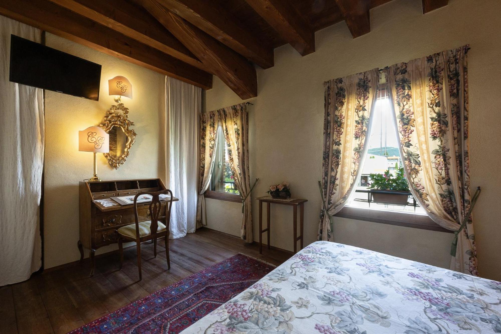 Locanda La Corte Dei Galli Guest House Carre ภายนอก รูปภาพ