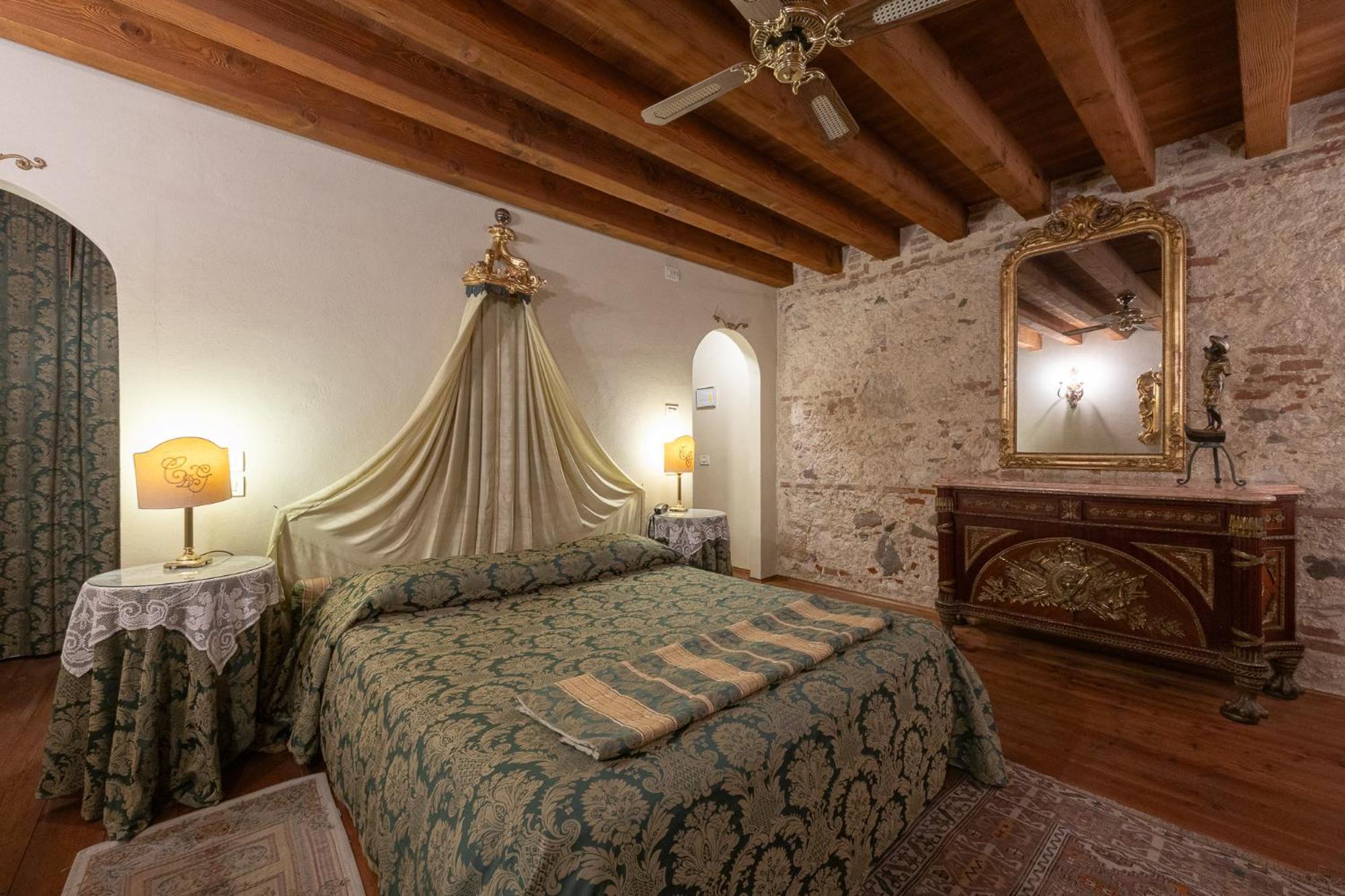 Locanda La Corte Dei Galli Guest House Carre ภายนอก รูปภาพ